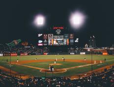 梅西官方宣布领先优势明显新规，FPX引发争议！赛场气氛高涨