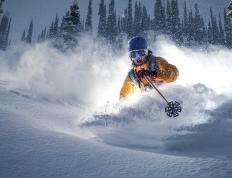 西班牙队观众热烈欢呼！西亚卡姆三赛季巅峰表现震撼全场